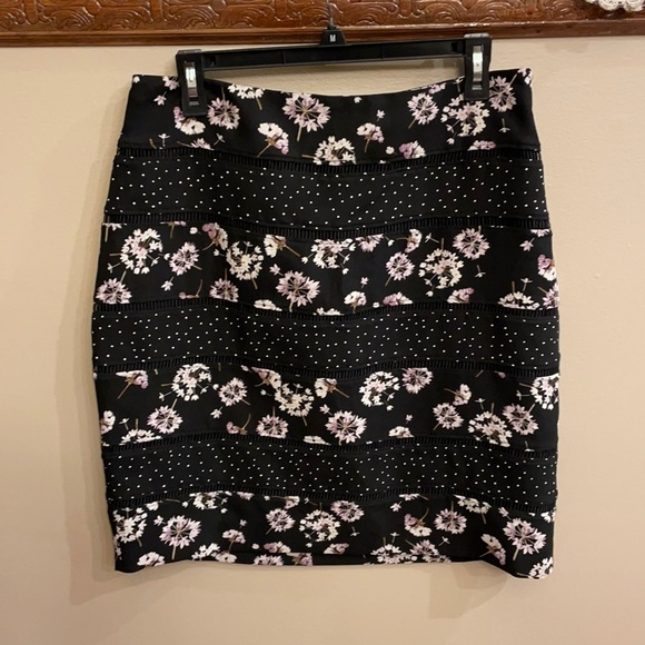 NWOT White house Black market straight black with floral and polkadots stations - Picture 1 of 10